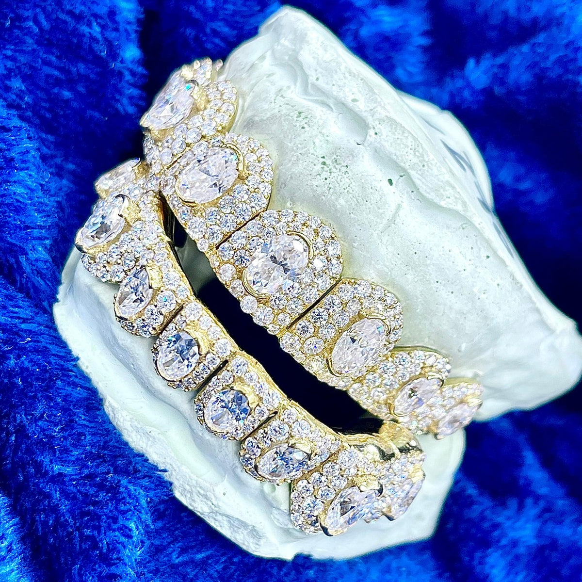 Eclipse - Gold Moissanite Halo Grillz